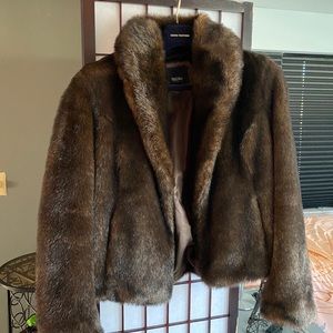 Hello I am selling this puffy jacket